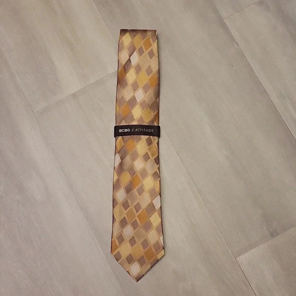 BCBG‎ Gold Diamond Pattern Silk Mens Tie - Picture 1 of 7